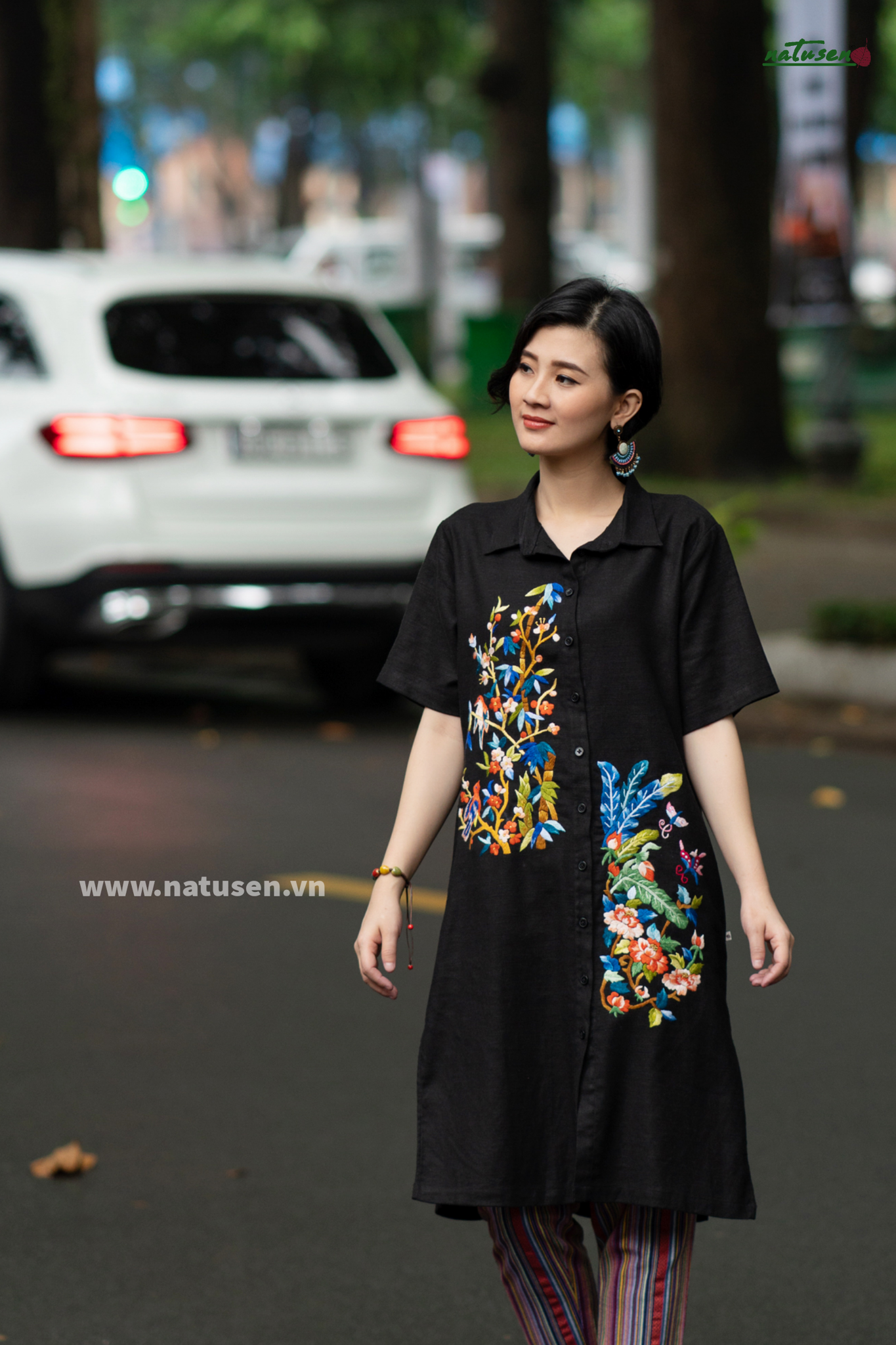 Áo Tunic chemise Đen thêu thủ công Xuân - Thu Bình