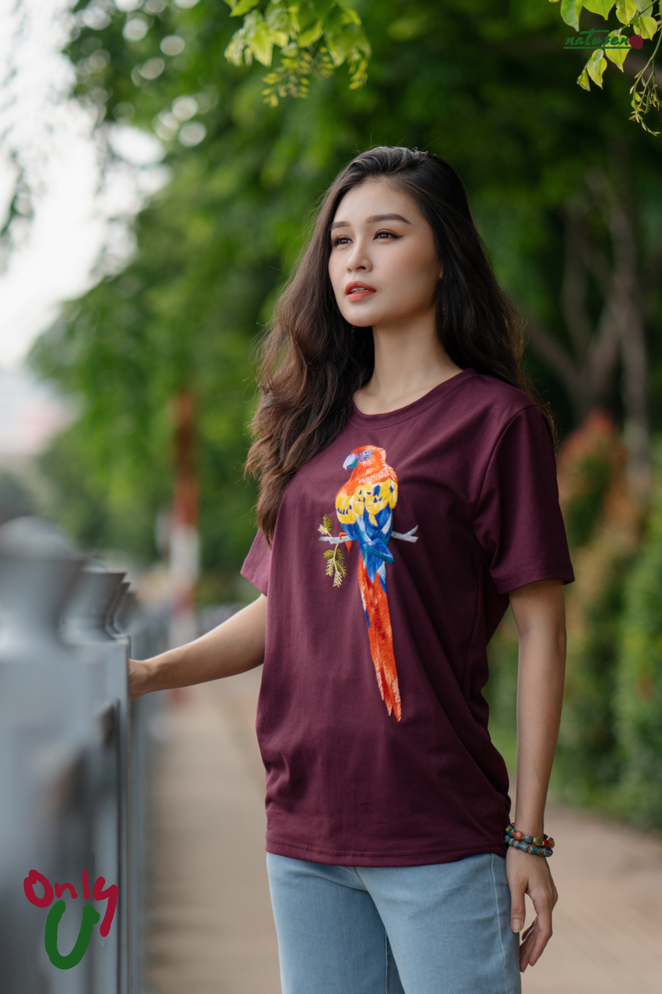  Áo Tshirt cổ tròn Purple Wine thêu tay Vẹt Scarlet 