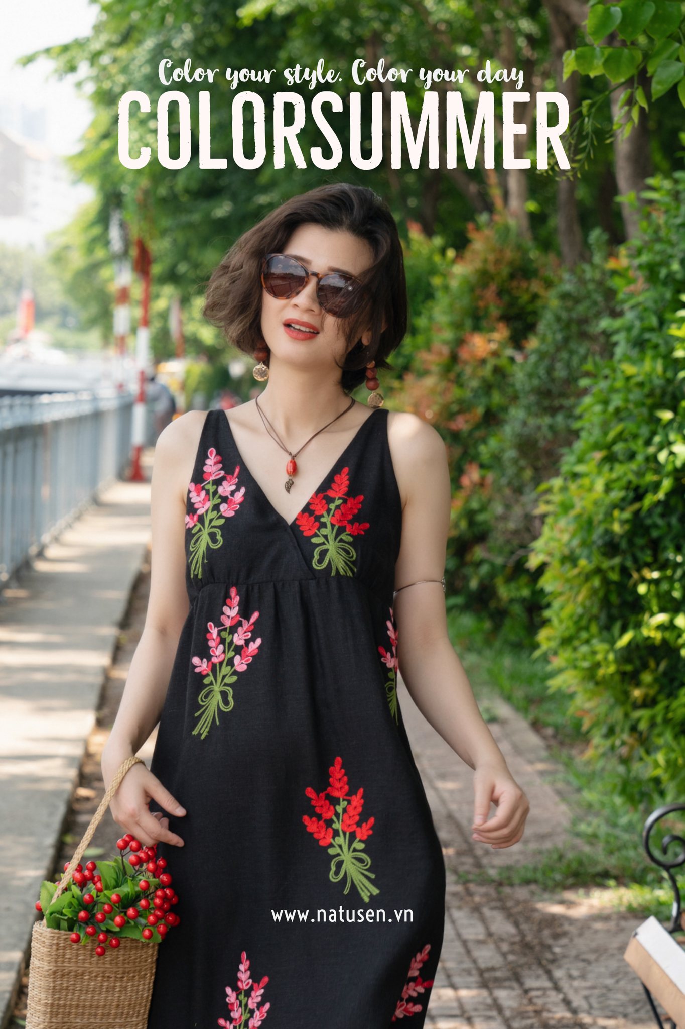 Đầm maxi Hawai hai dây Ren thêu Đen