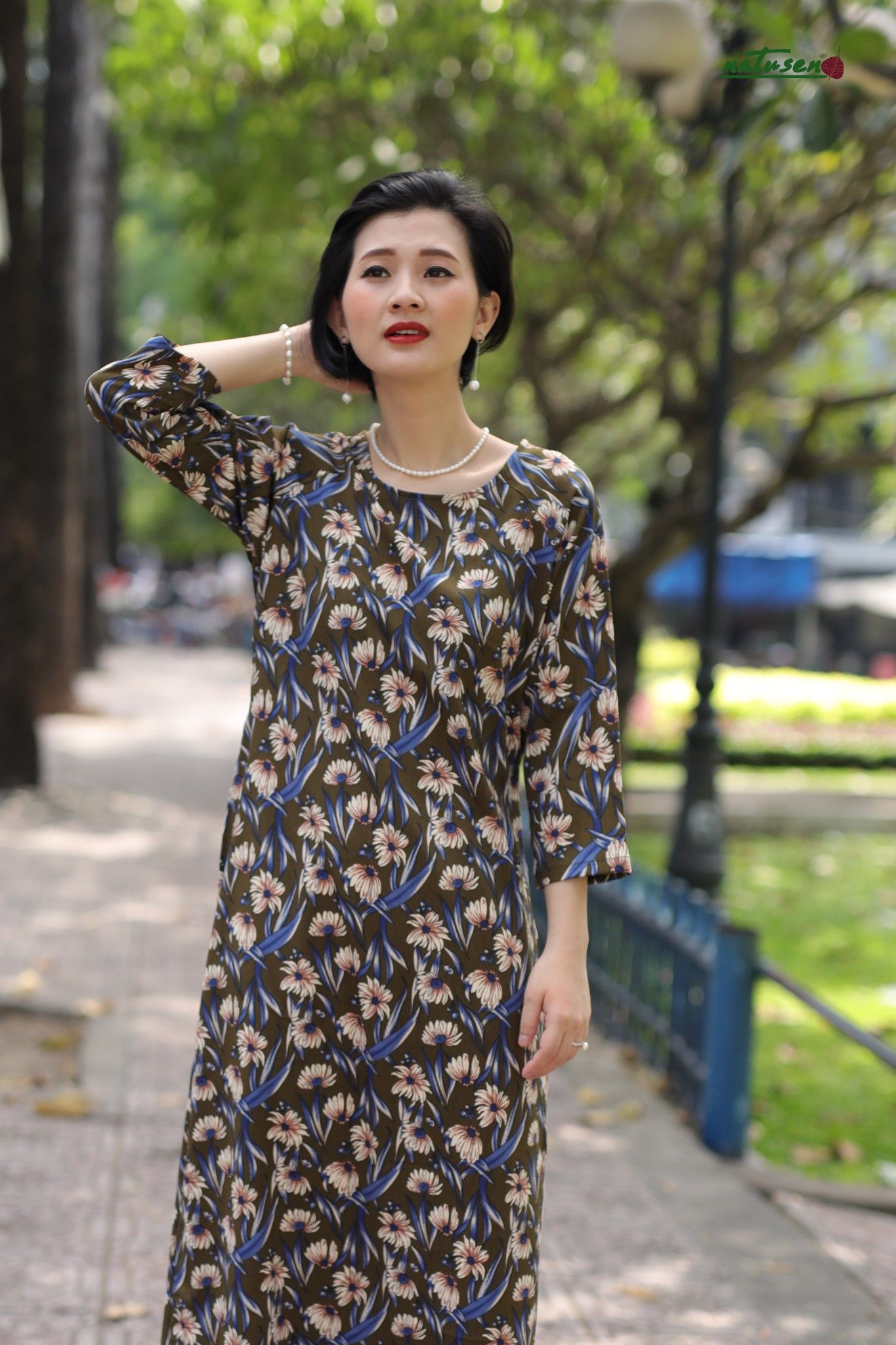 Áo dài không pen xanh in hoa cúc