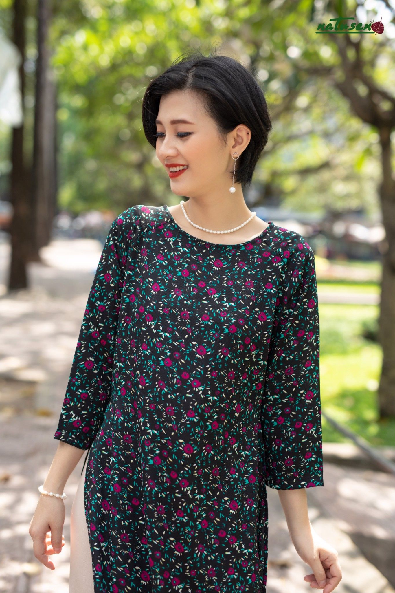 Áo dài suông lụa xanh hoa mai hồng