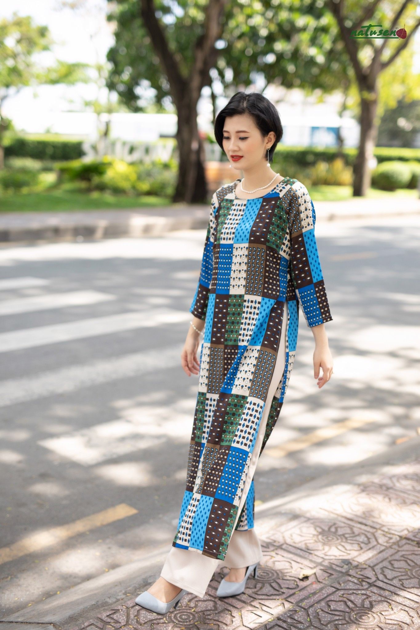 Áo dài lụa không pen ô vuông xanh