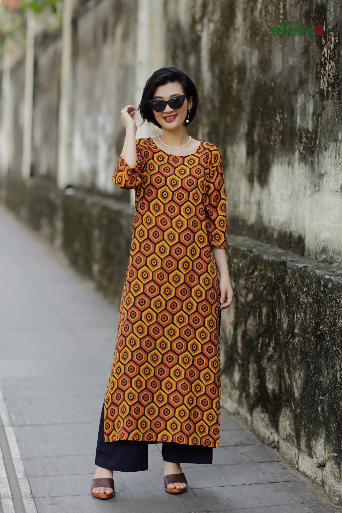 Áo dài suông in tổ ong Vàng nghệ