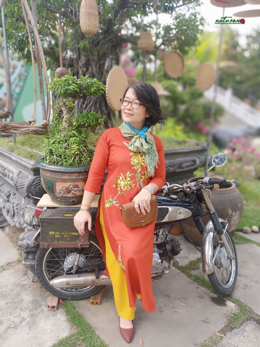 Áo dài Cam Energy thêu tay Cúc Quỳnh