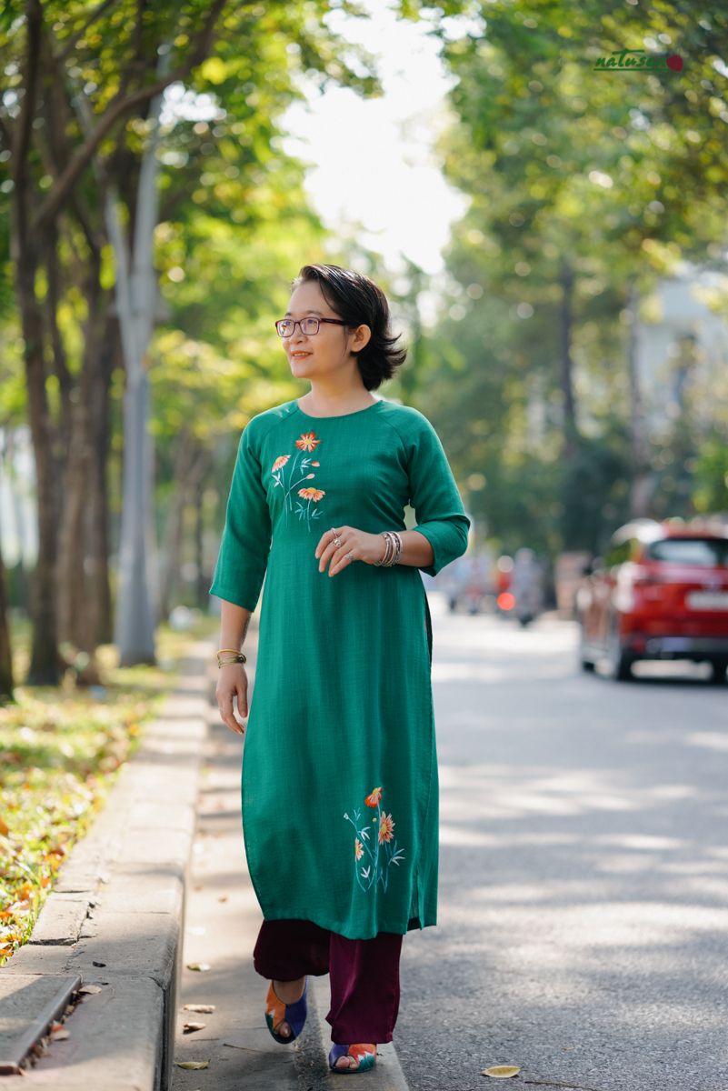 Áo dài xanh ve thêu tay Hoa