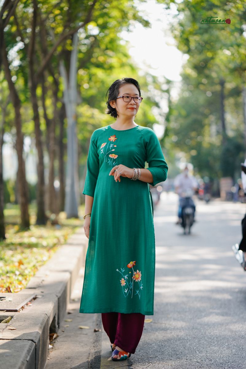 Áo dài xanh ve thêu tay Hoa