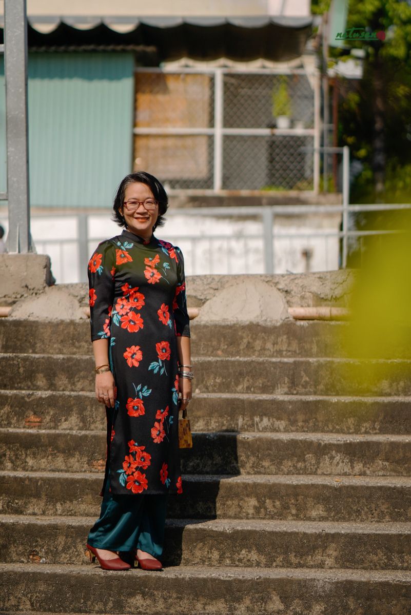 Áo dài Lemur hoa poppy đen tay phùng