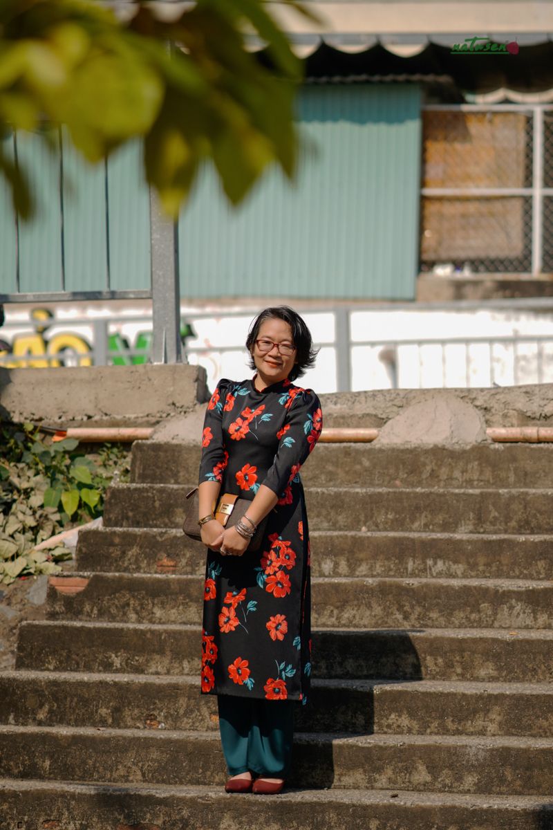 Áo dài Lemur hoa poppy đen tay phùng