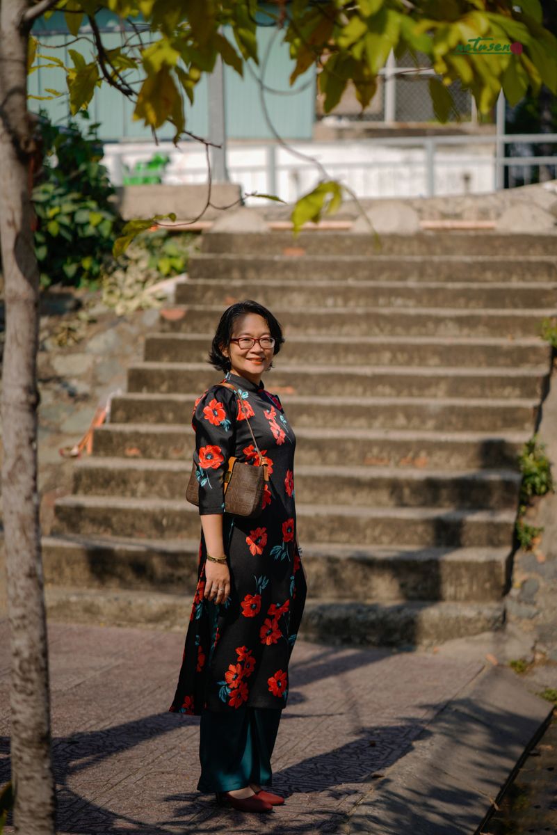 Áo dài Lemur hoa poppy đen tay phùng