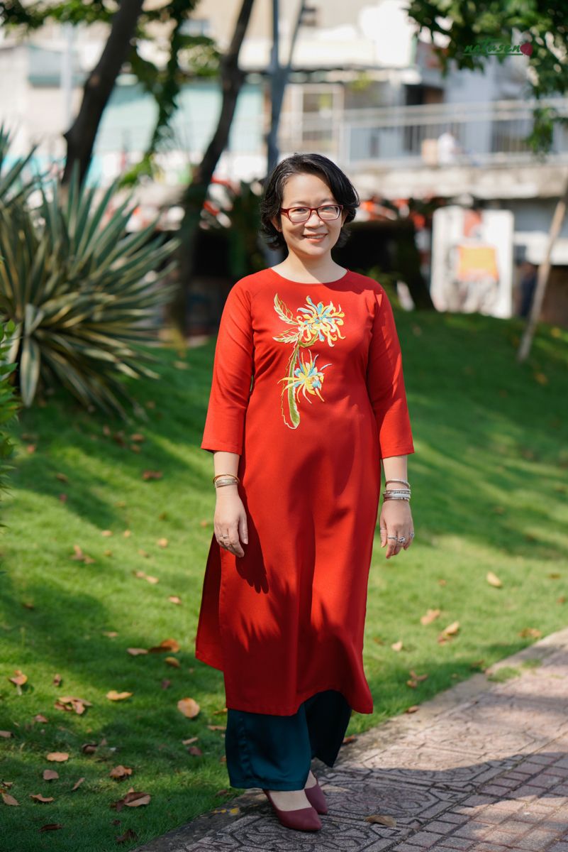 Áo dài cổ thuyền Cúc Quỳnh Đỏ Saigon Retro