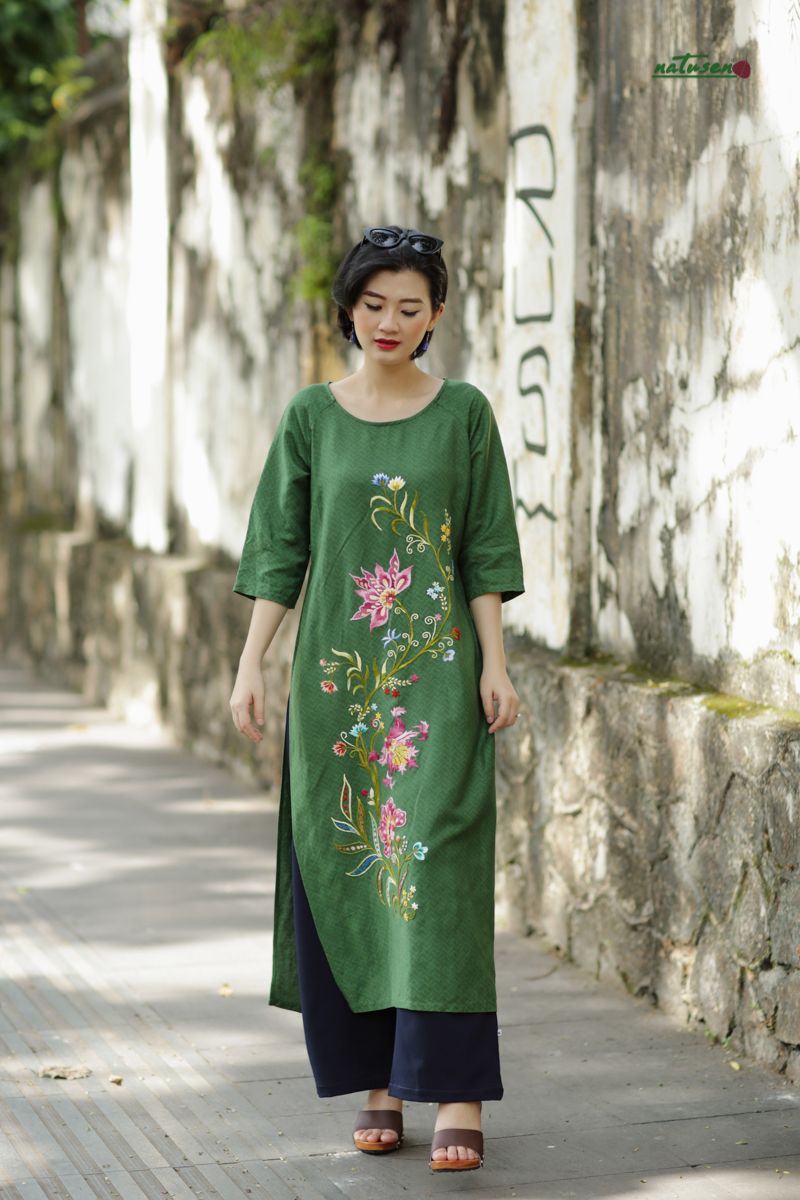 Áo dài thêu tay Noel Jacobean