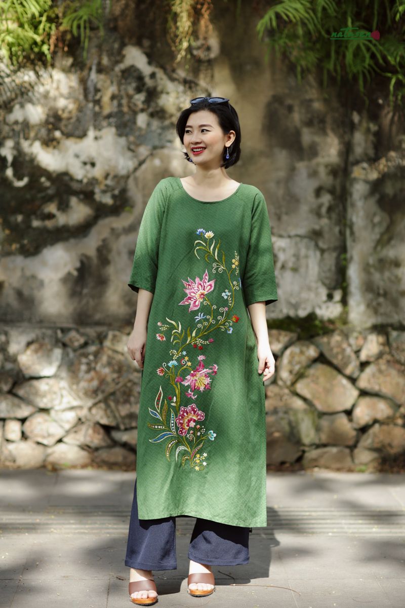 Áo dài thêu tay Noel Jacobean