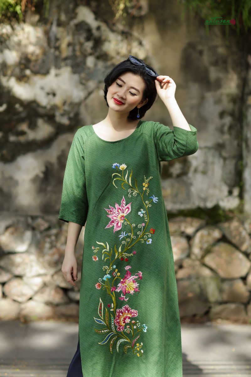 Áo dài thêu tay Noel Jacobean
