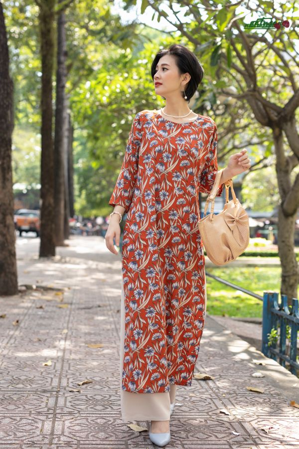 Áo dài lụa dáng gọn Cam hoa cúc xanh