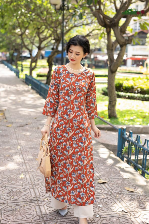 Áo dài lụa dáng gọn Cam hoa cúc xanh