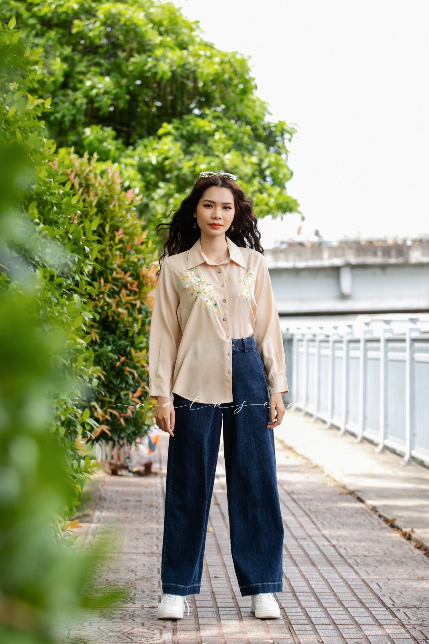 Áo chemise Kem Beige thêu tay Hoa Sim