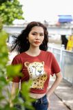  Áo thun Cam Gạch thêu tay Cheetah vàng 