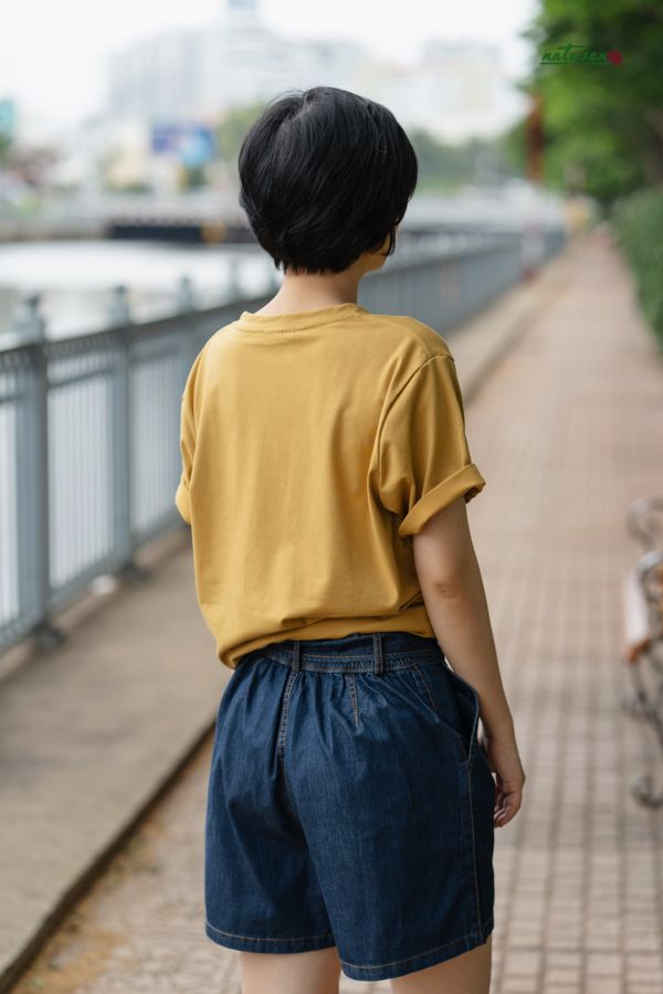 Áo T-shirt Vàng Mustard thêu tay Hạc Hoa Thị