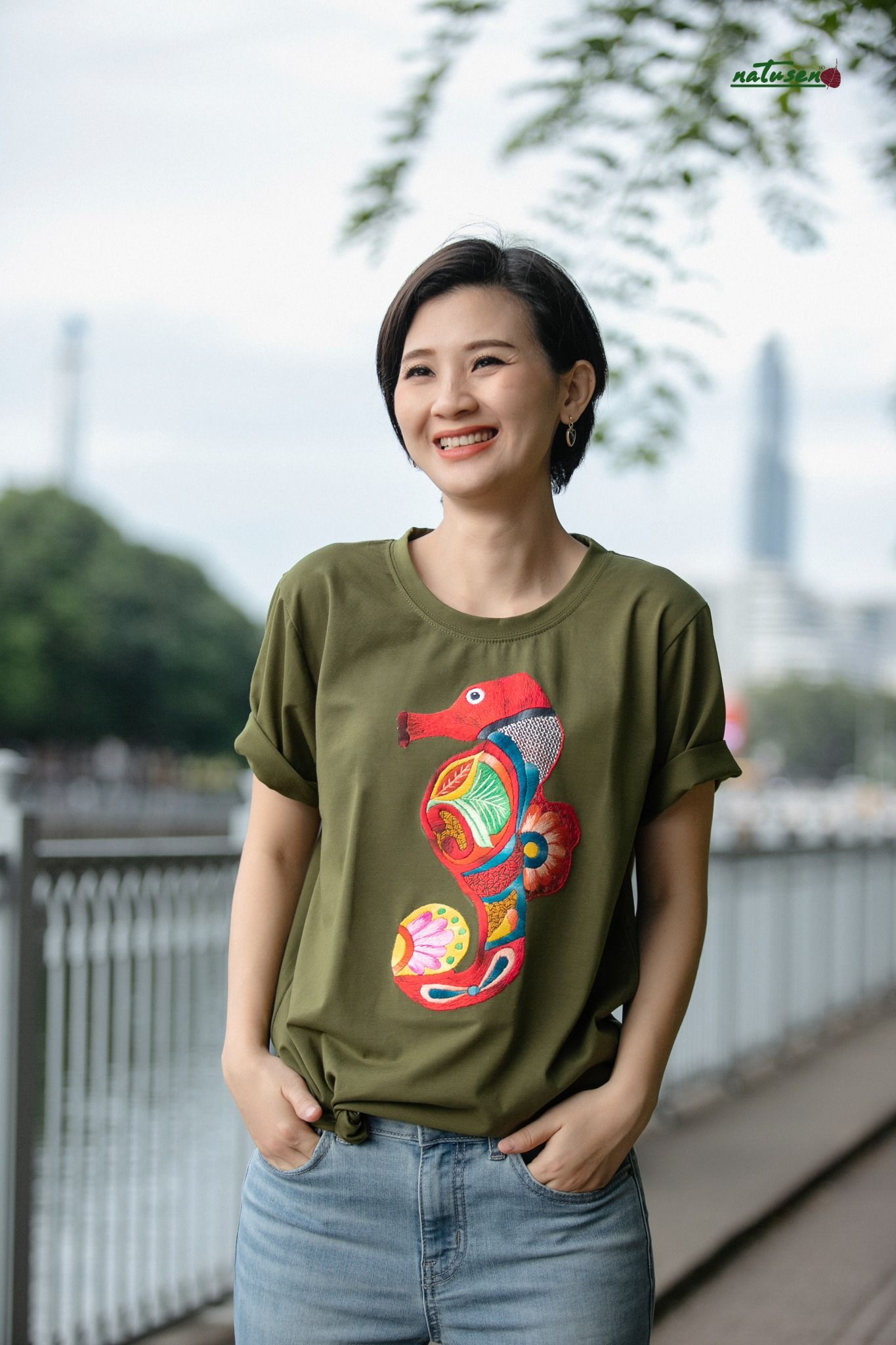 Áo thun Rêu thêu tay Hải mã lập thể