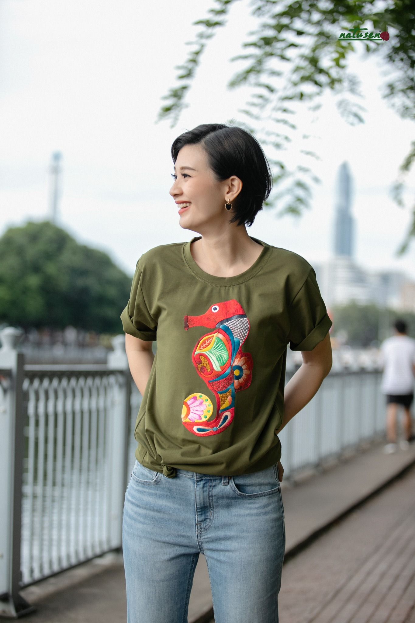 Áo thun Rêu thêu tay Hải mã lập thể
