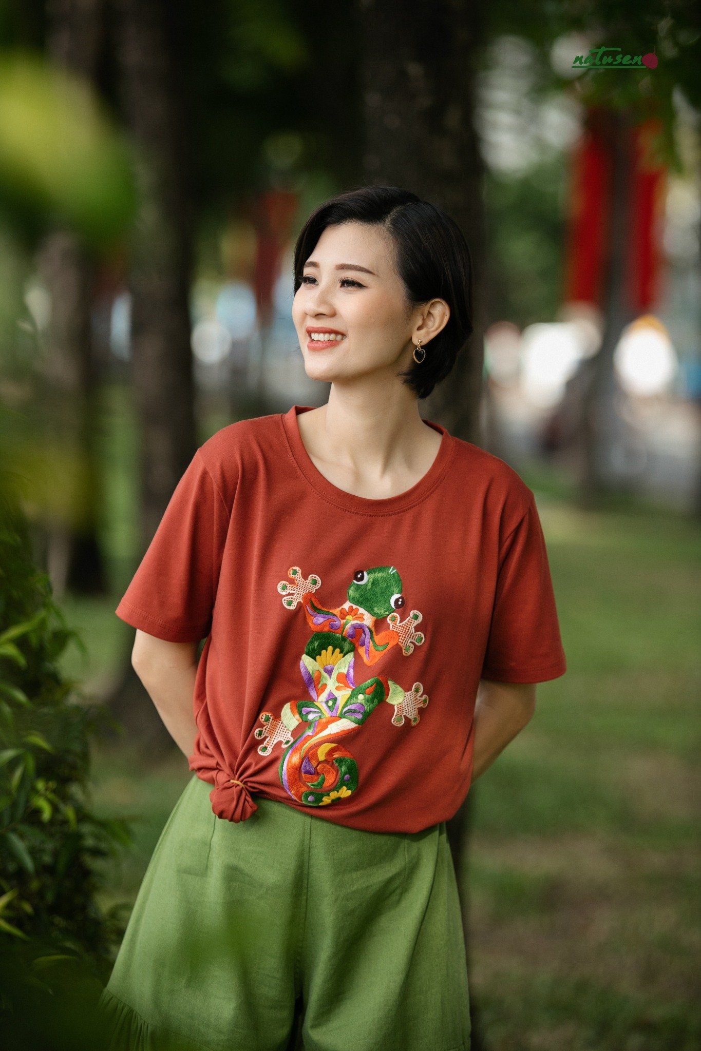  Áo Tshirt Vintage Brick thêu tay Tắc Kè 