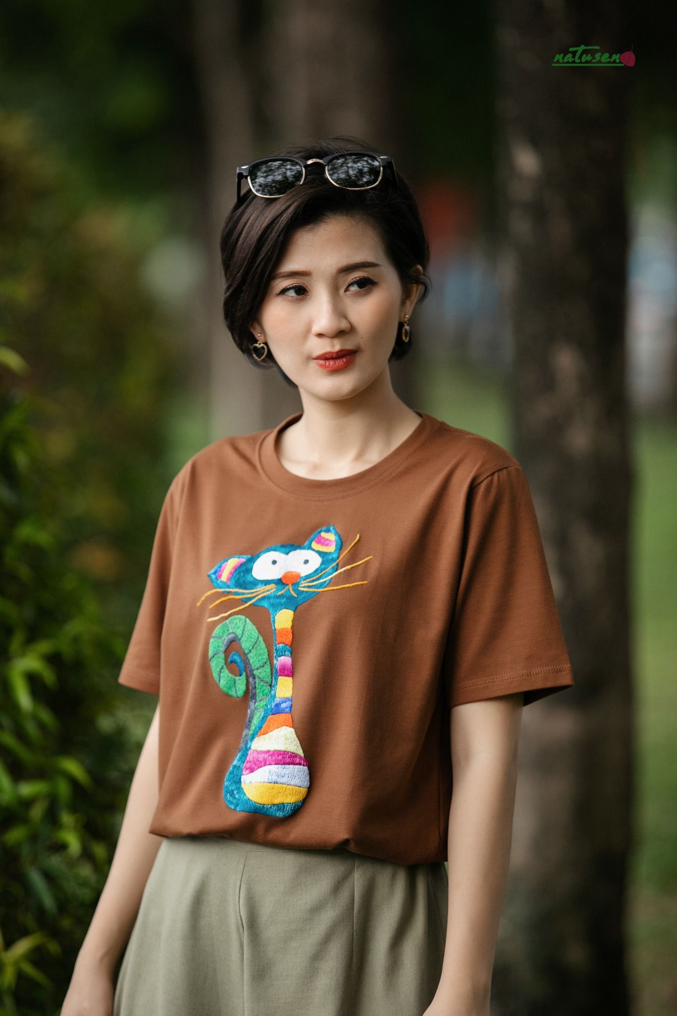 Áo Tshirt choco thêu tay Mèo Ngố