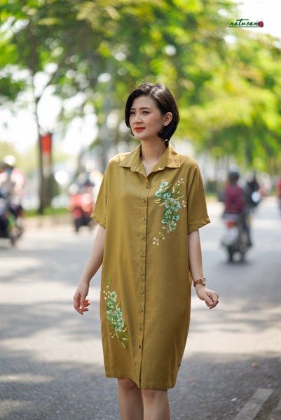 Đầm chemise thêu tay Bằng lăng vàng oliu