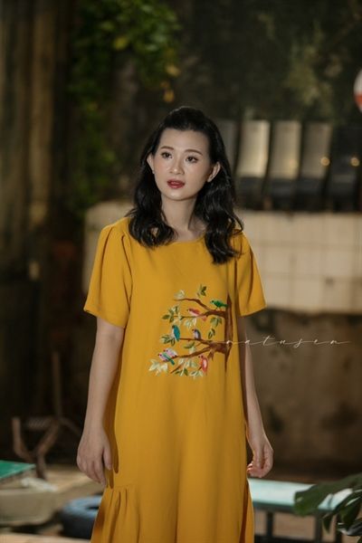 Đầm Remifa linen vàng cháy thêu tay Nhà Chim
