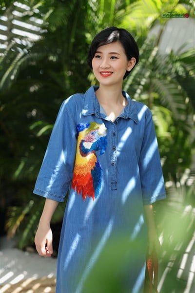  Đầm thêu tay vẹt RIO chemise trụ DENIM 