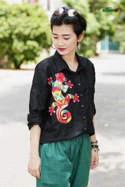 Áo linen thêu thủ công Tắt Kè lập thể
