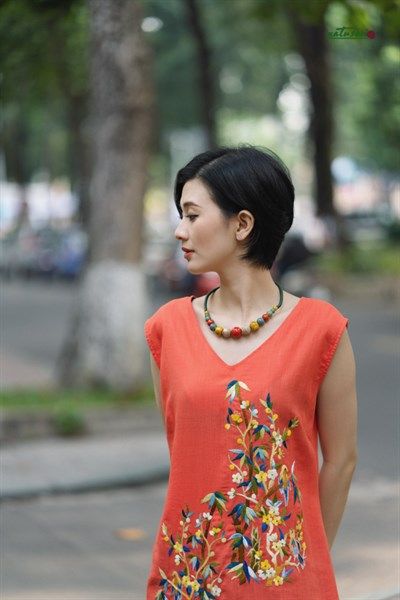 Đầm tiệc thêu tay Xuân Bình Cam Festival
