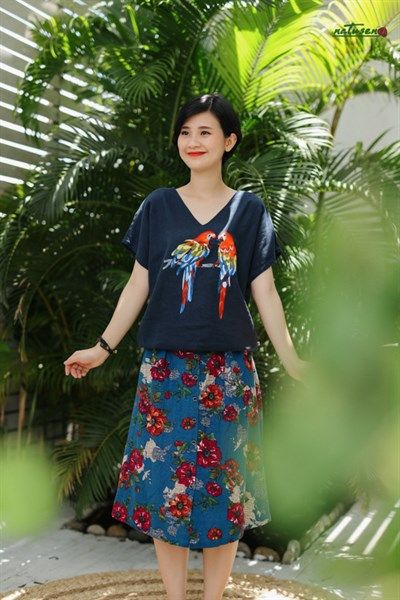 Áo thêu tay linen xanh Navy đôi vẹt Scarlet