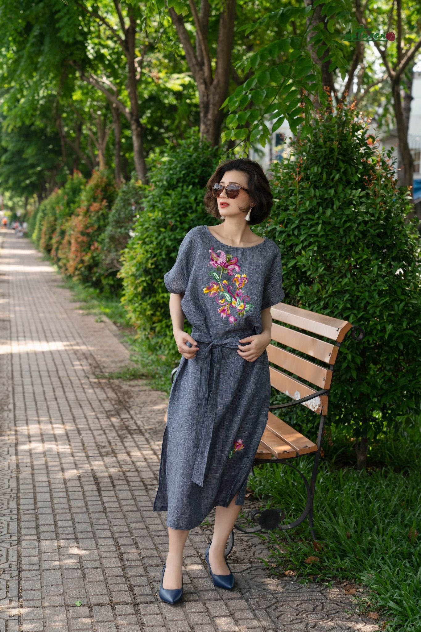 Đầm suông thêu Tulip Paisley Xanh Charmdray