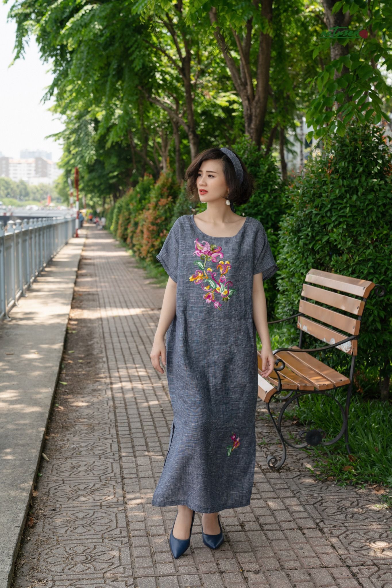 Đầm suông thêu Tulip Paisley Xanh Charmdray