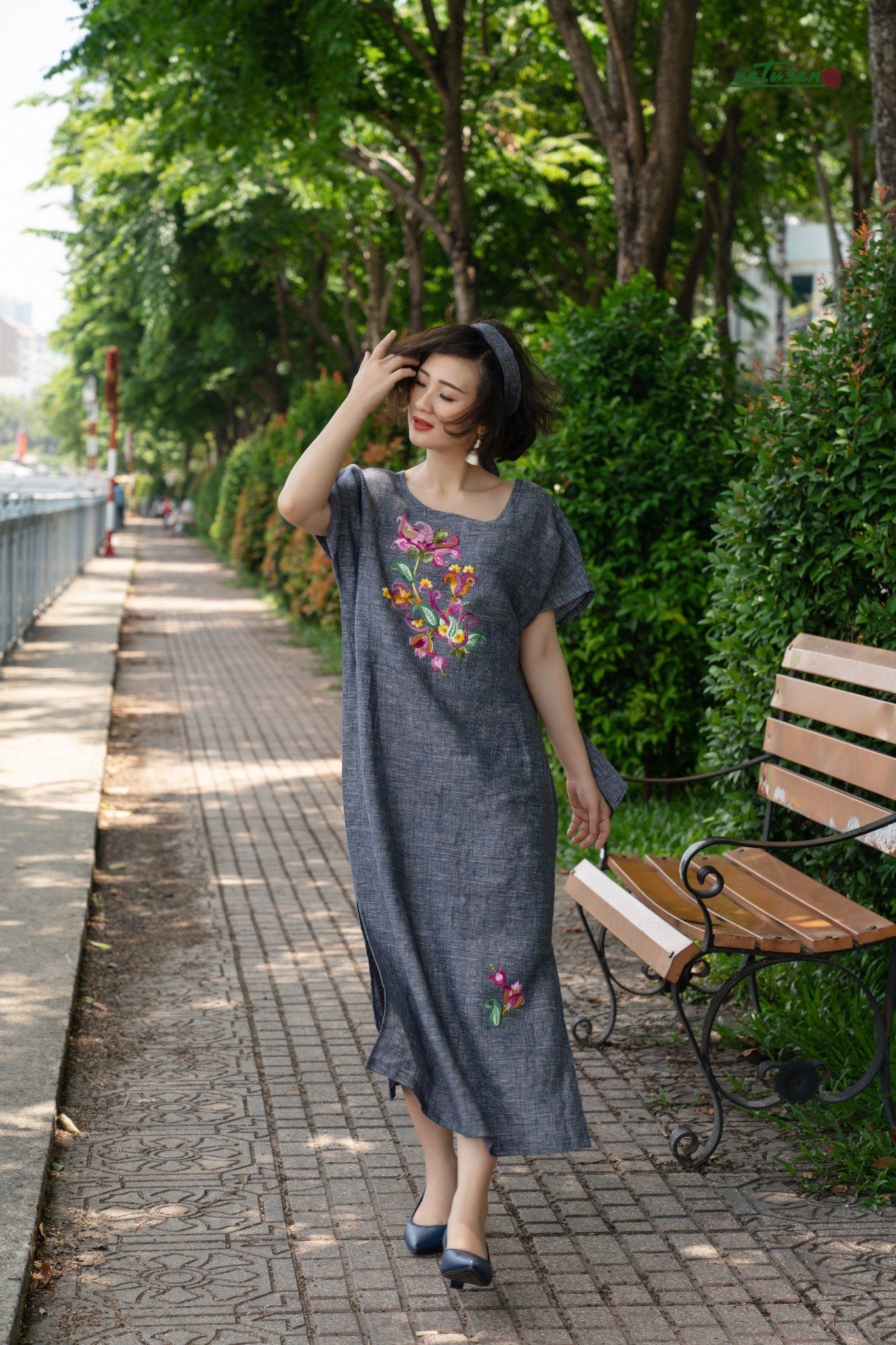 Đầm suông thêu Tulip Paisley Xanh Charmdray