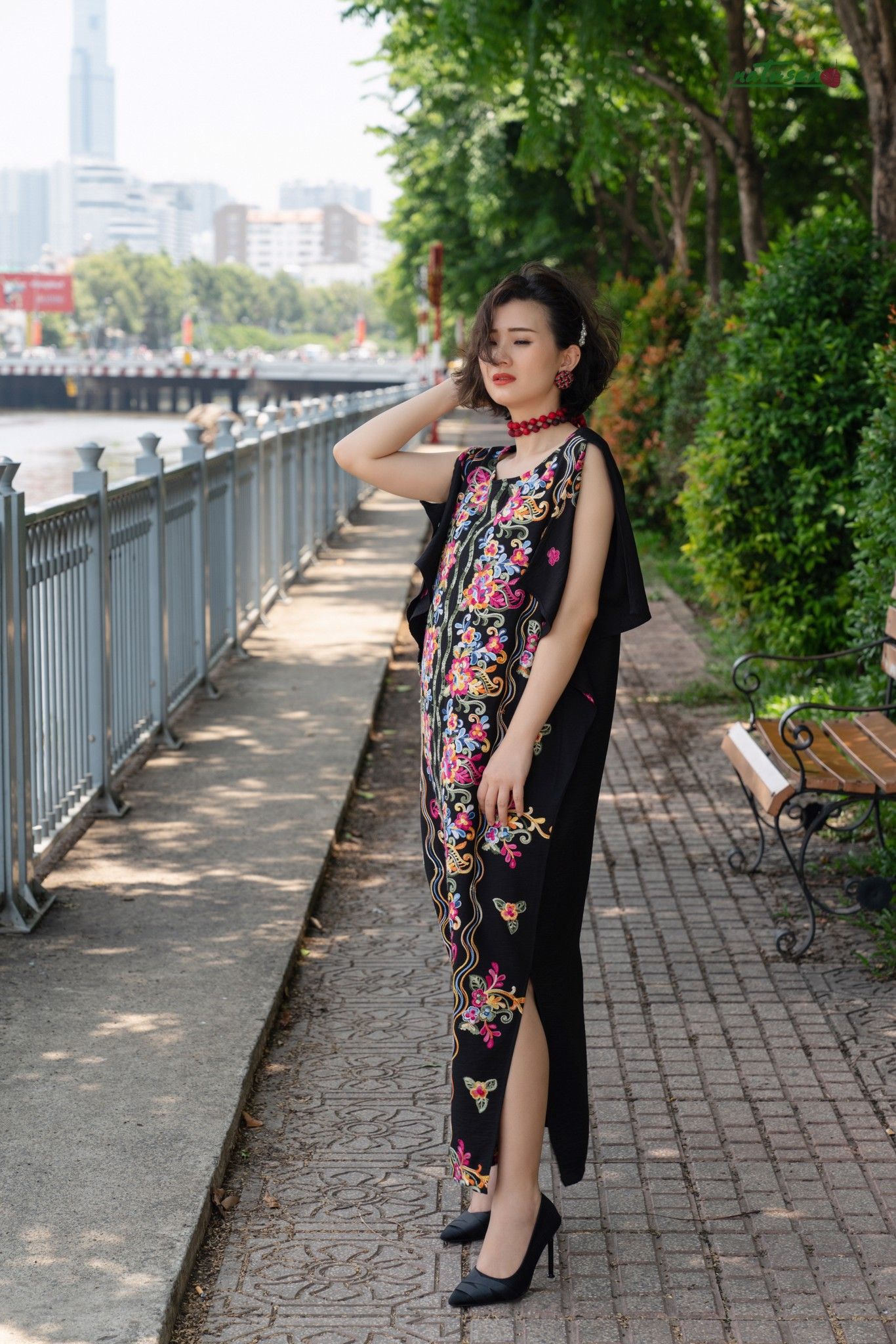 Đầm maxi Ren Thêu cánh bướm