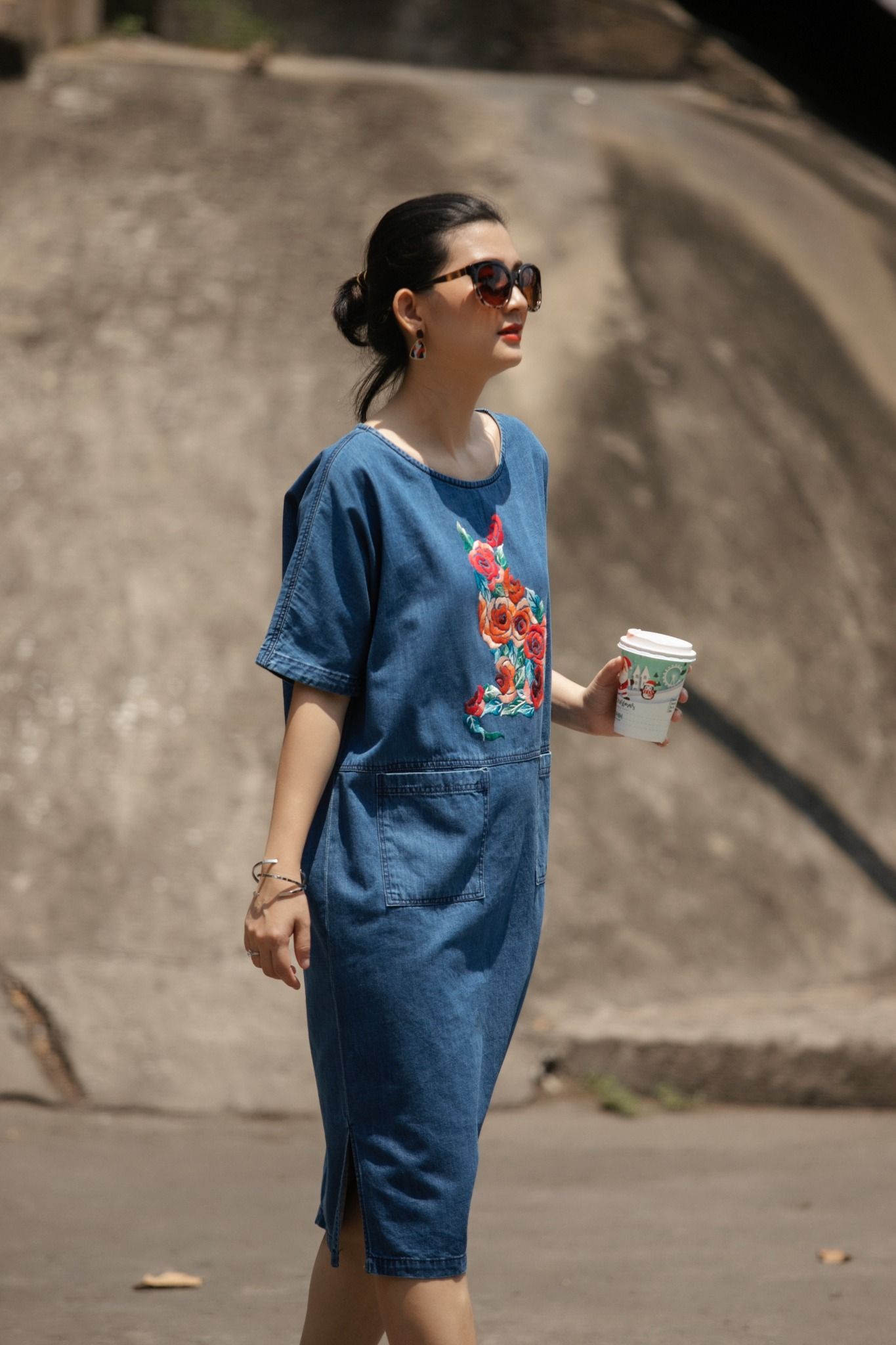 Đầm Kiddi denim thêu tay Mèo Hoa Hồng