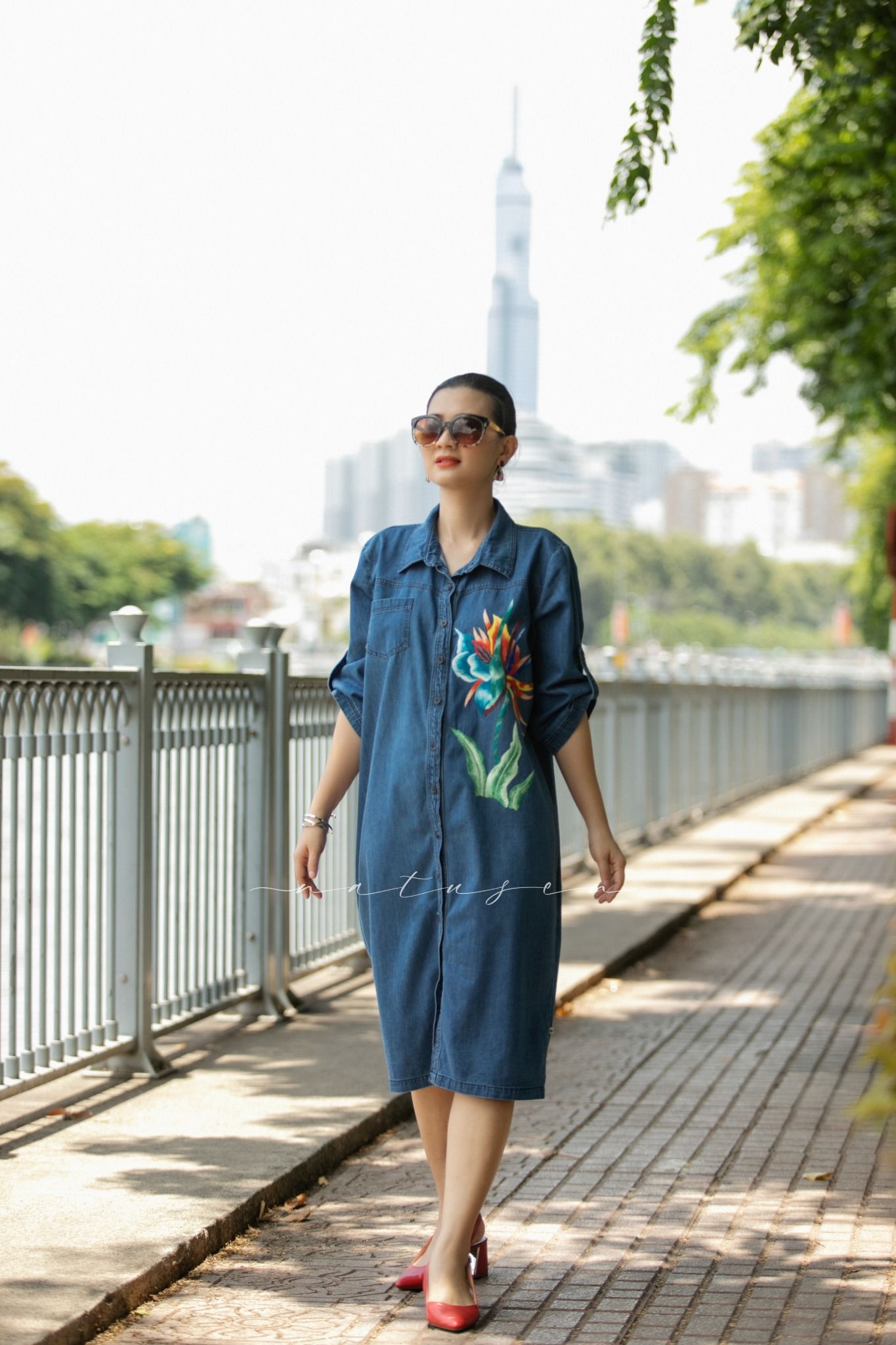 Đầm Bubby denim thêu tay Hạc Tiên