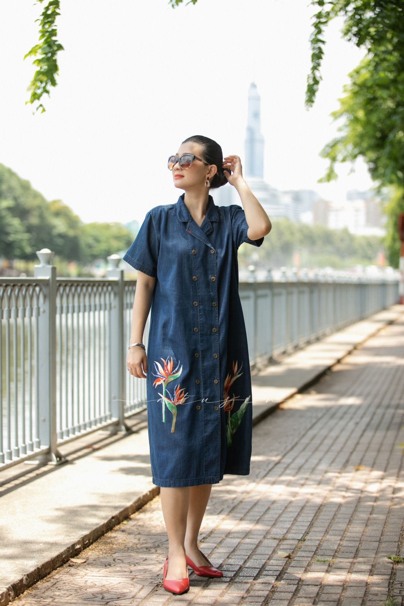 Đầm Safari denim thêu thủ công Thiên Điểu