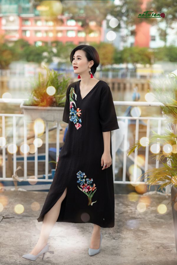 Đầm thêu thủ công Lan Bướm đi tiệc Đen LBD