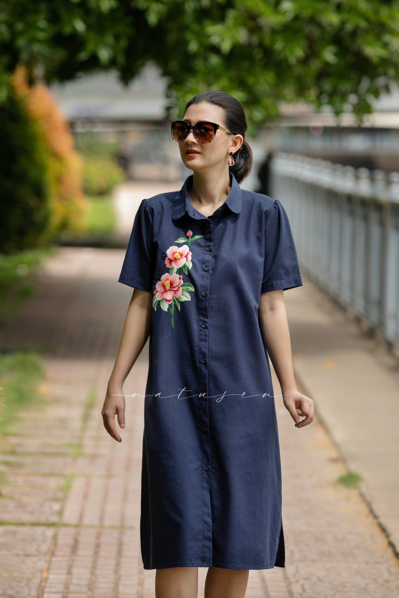 Đầm chemise Xanh Dương linen thêu tay Hoa Trà