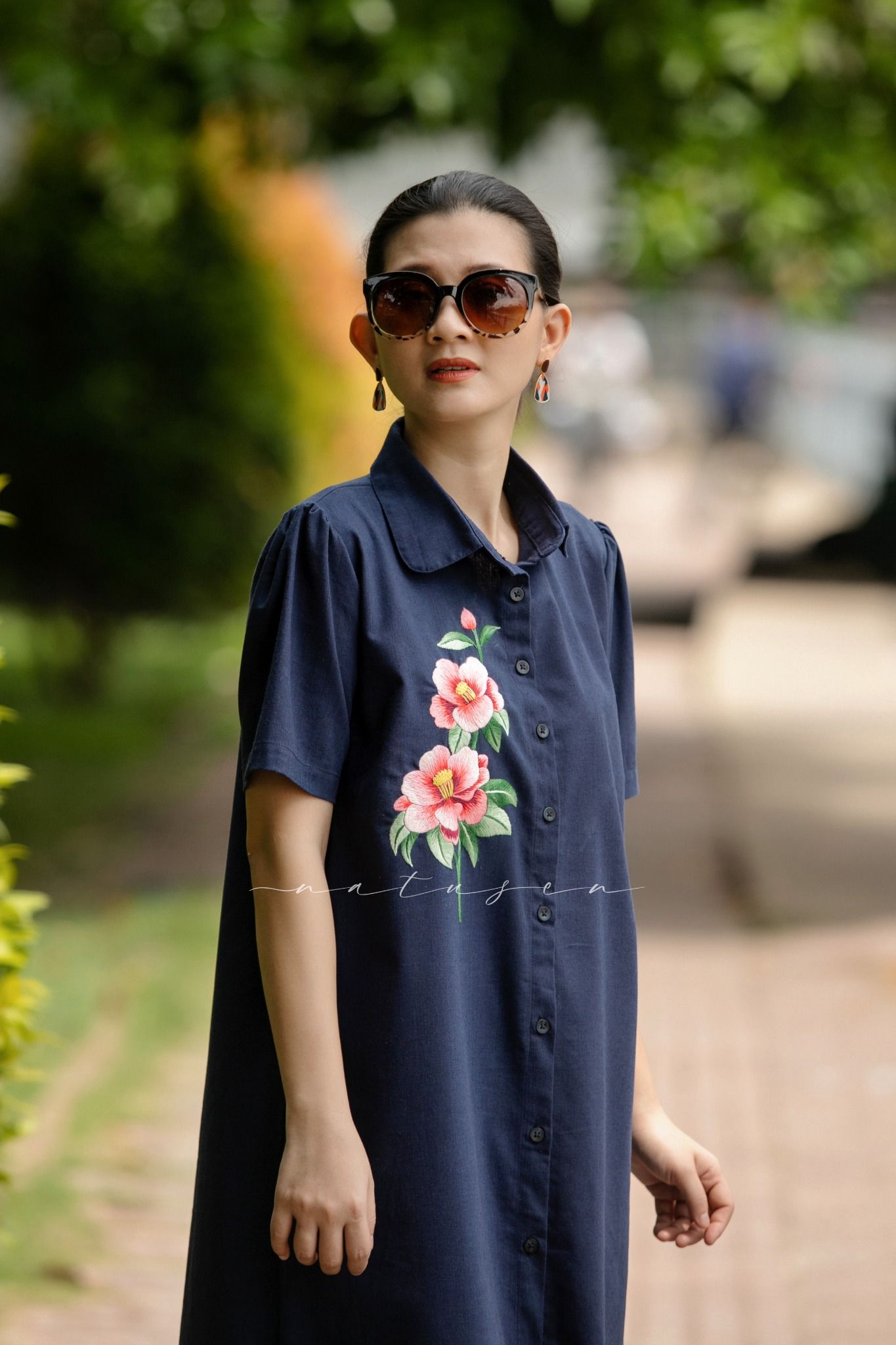 Đầm chemise Xanh Dương linen thêu tay Hoa Trà