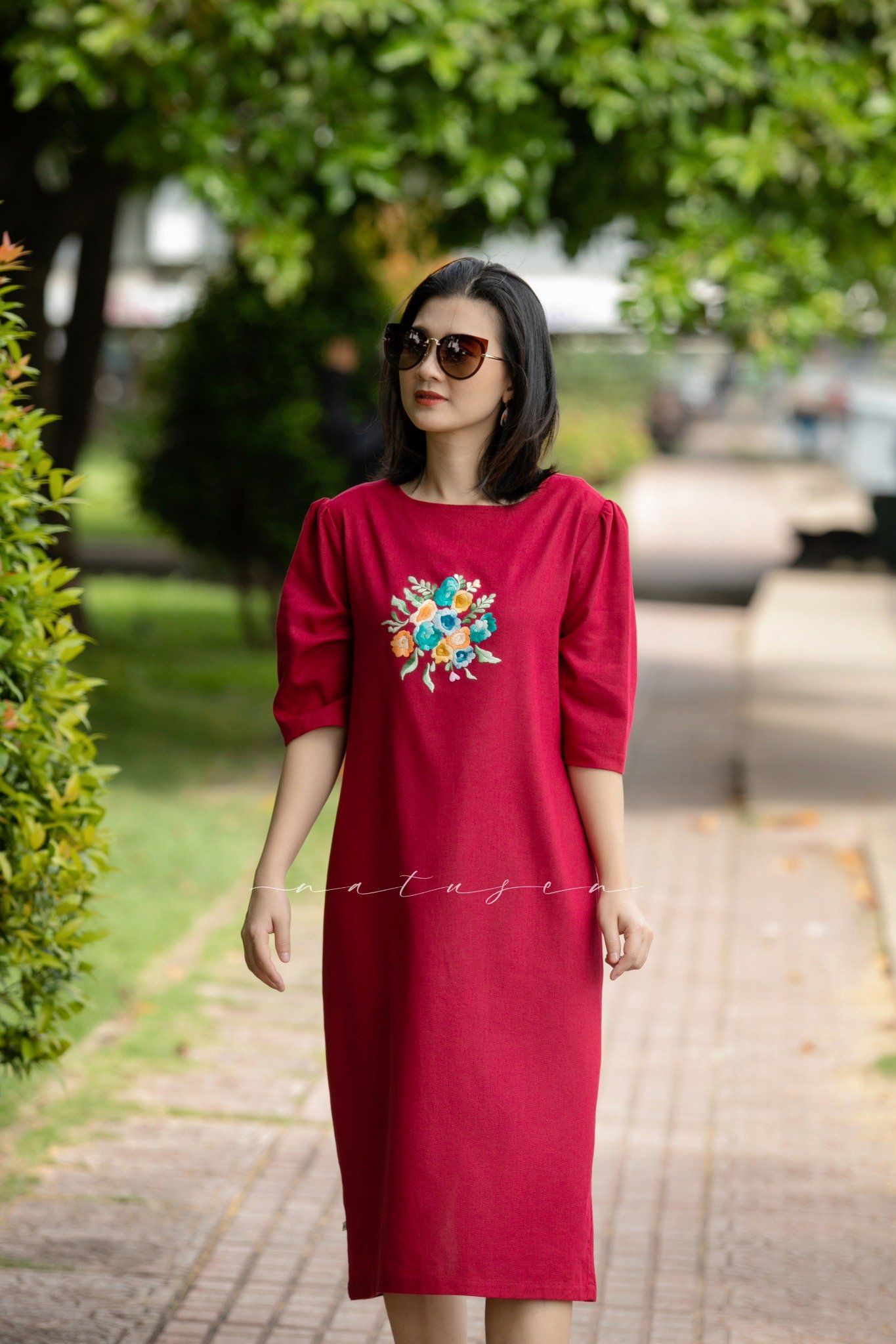  Đầm Viva đỏ linen thêu tay Tiểu Muội 