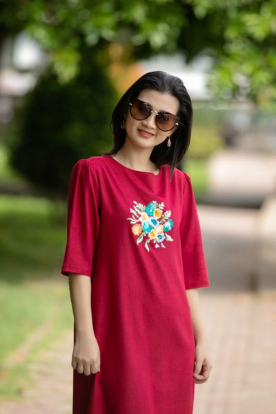  Đầm Viva đỏ linen thêu tay Tiểu Muội 