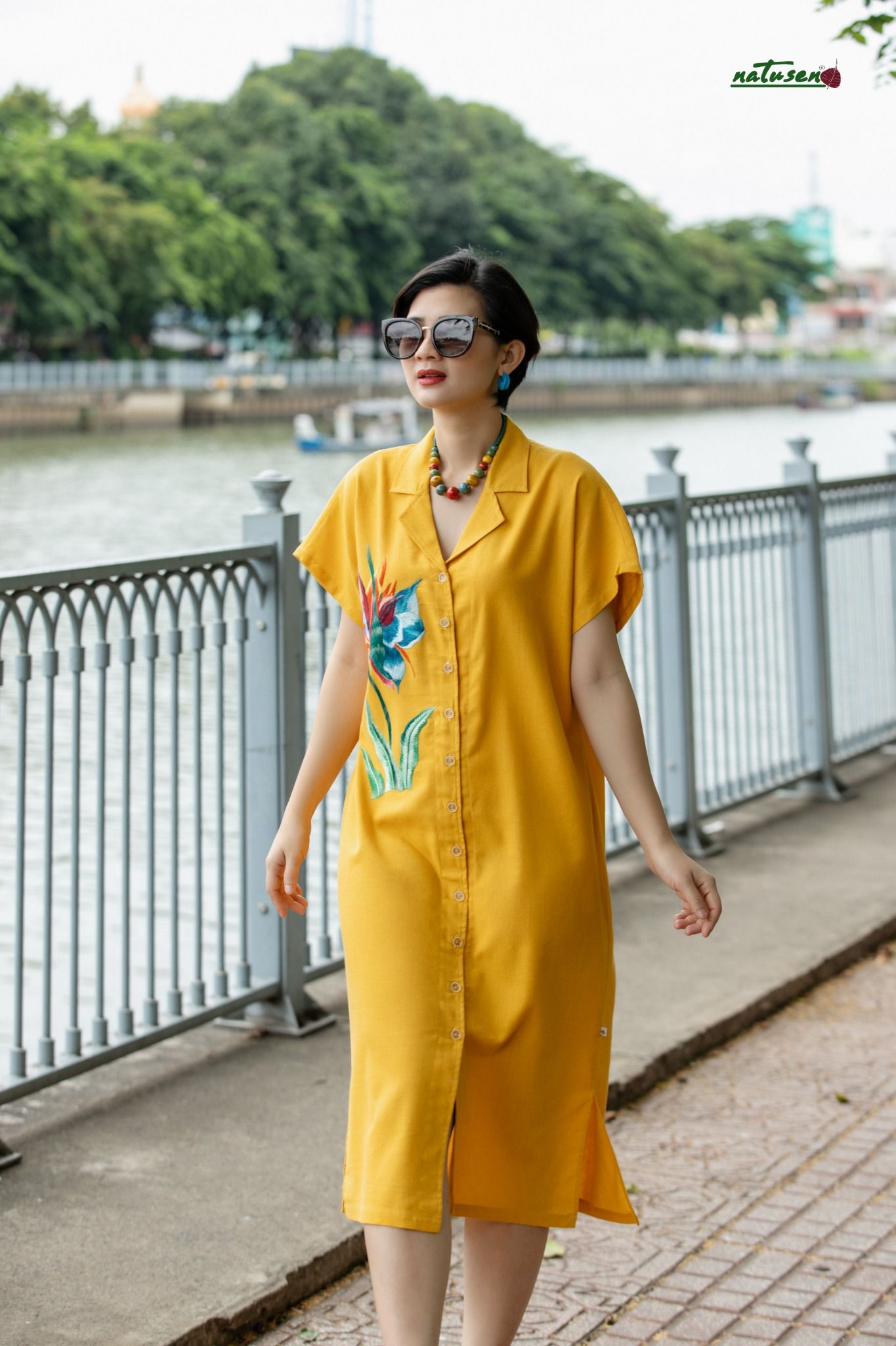 Đầm vest vàng bold thêu tay Hạc Tiên