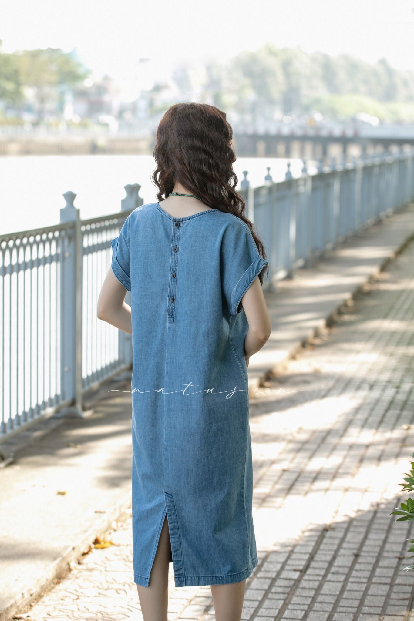 Đầm Tahera denim thêu tay Ếch Hoa