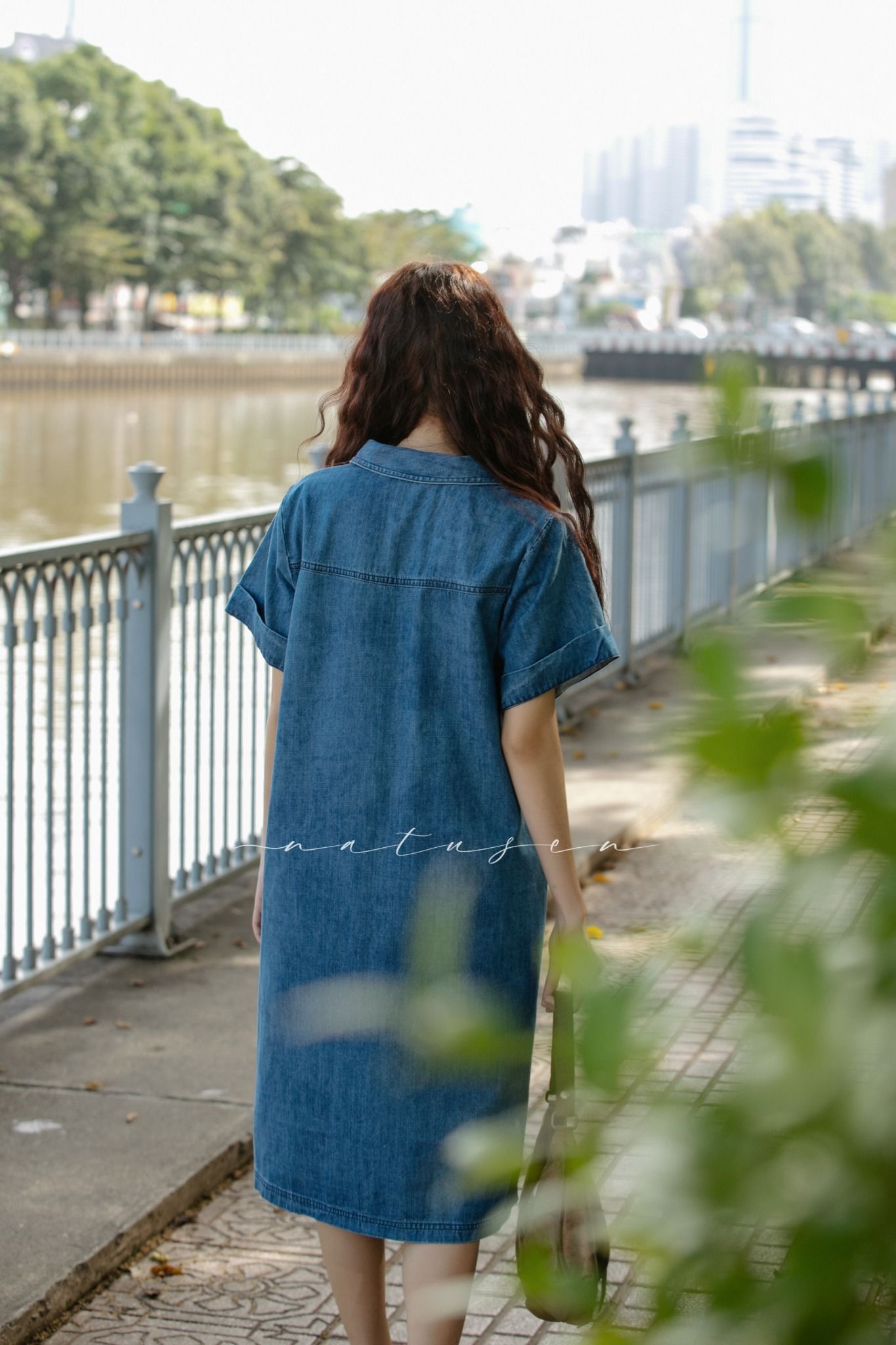 Đầm Ann denim thêu tay Ếch Hoa Classic