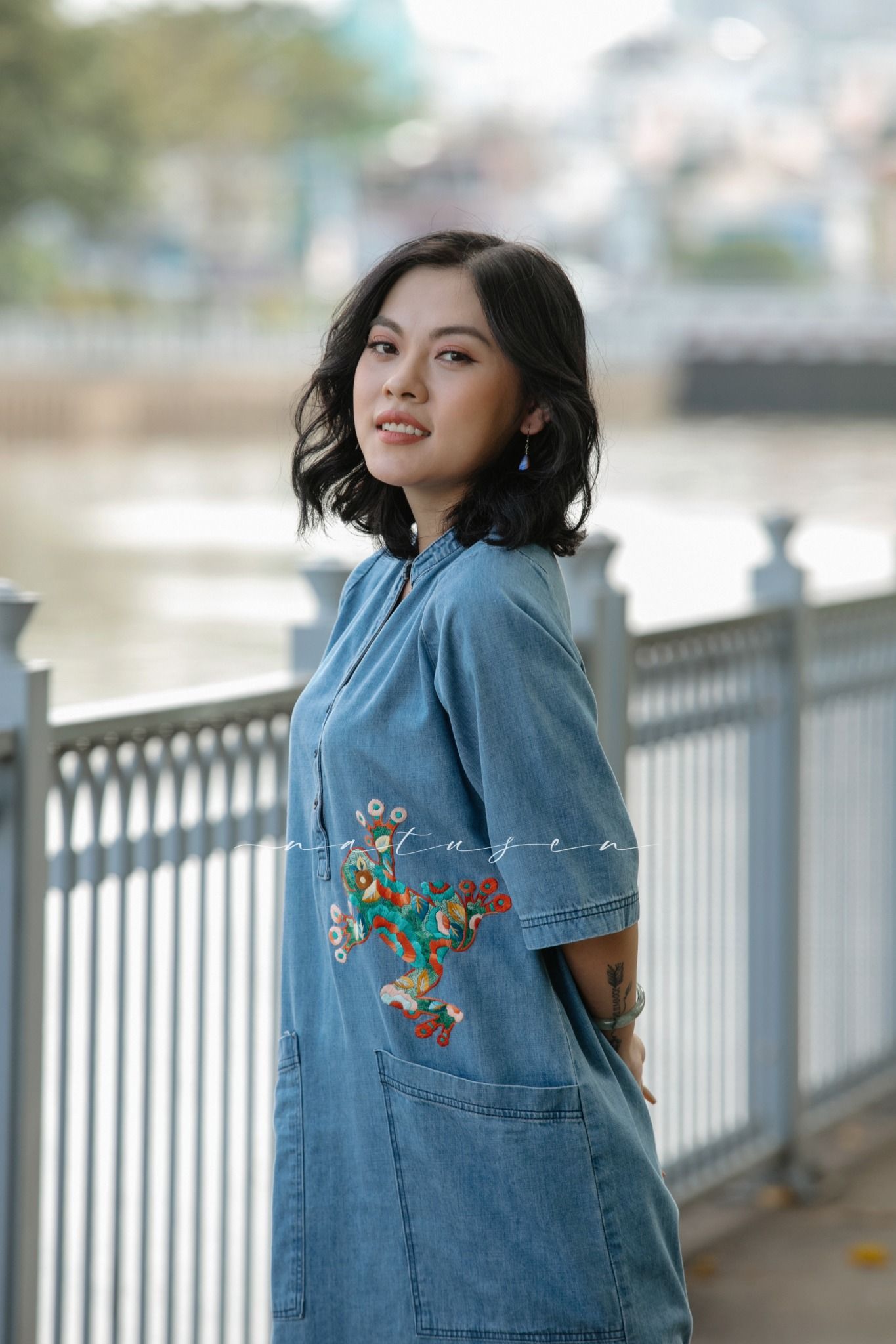 Đầm Susan denim thêu tay Ếch Hoa