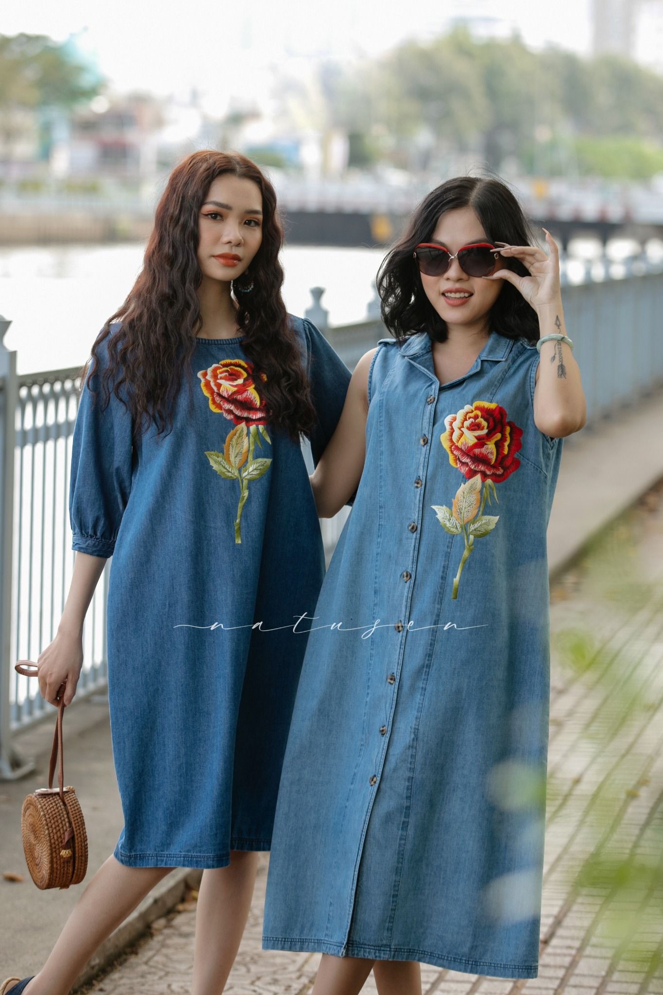 Đầm Kachia denim thêu tay Hoa Hồng