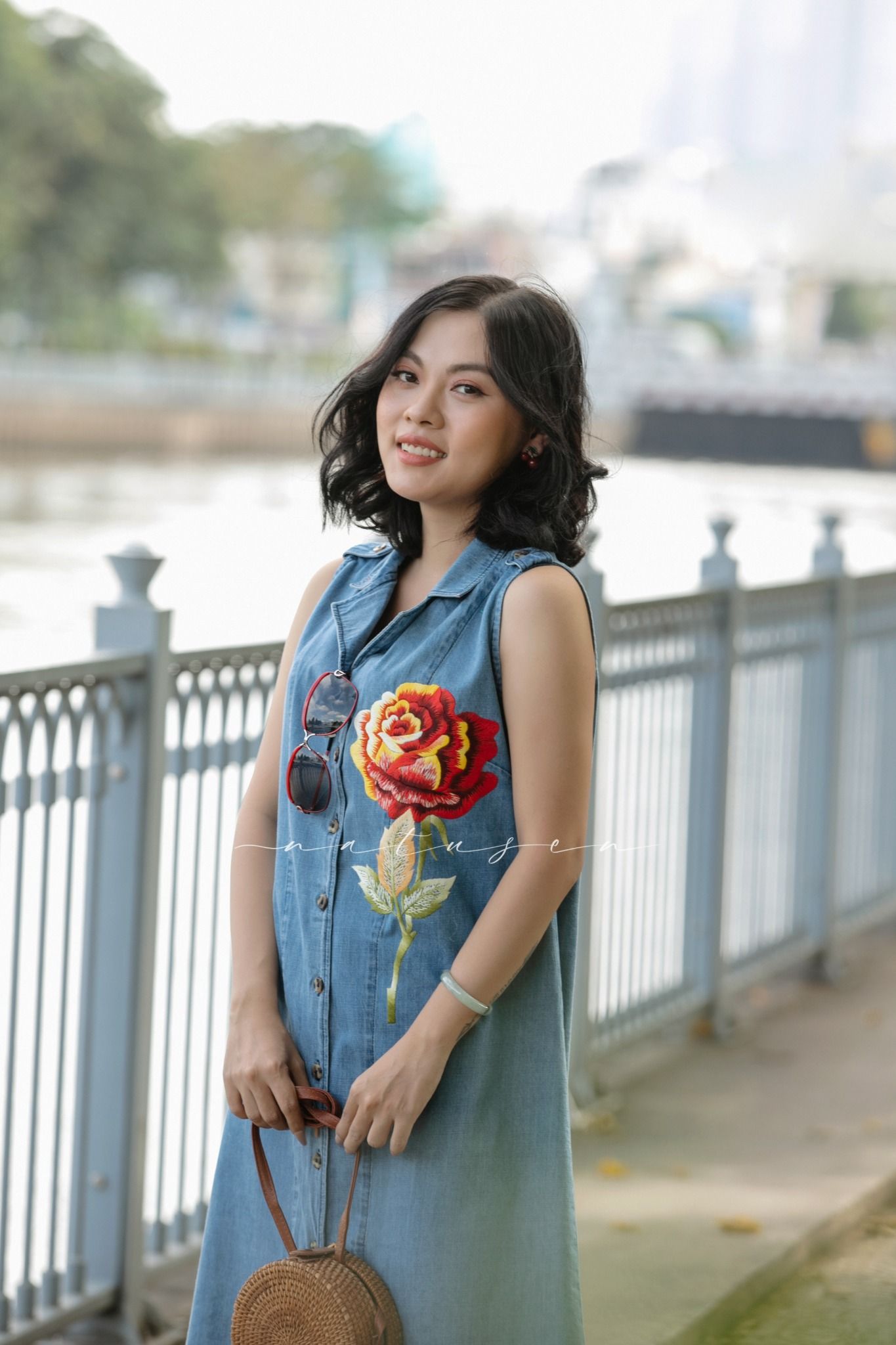 Đầm Kachia denim thêu tay Hoa Hồng
